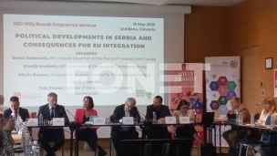 EU da se distancira od Vučića